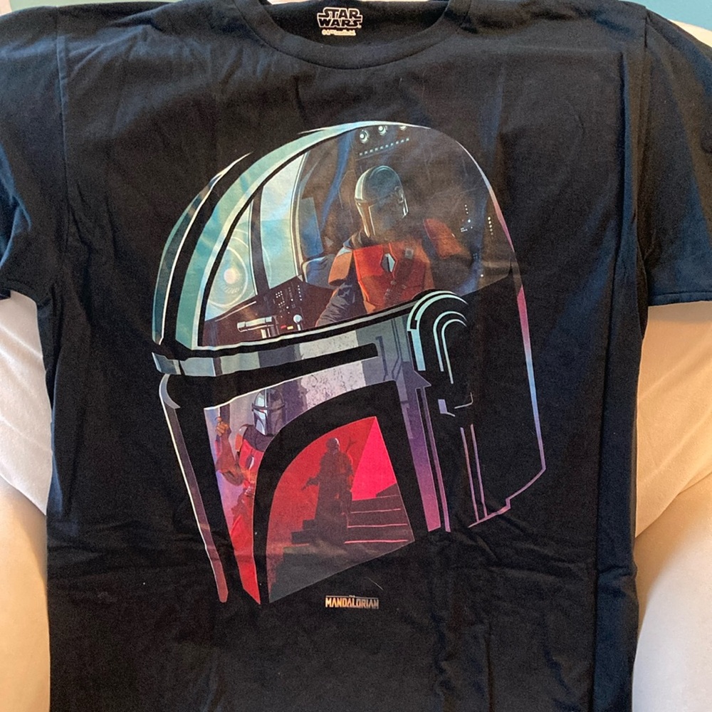 Star Wars Mandalorian Black T-Shirt NWT - Picture 3 of 8